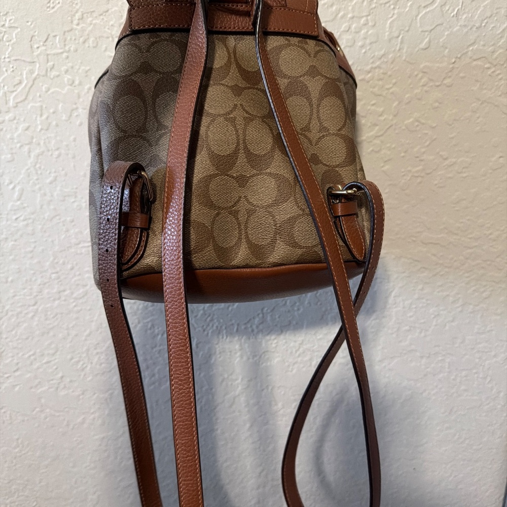 Coach backpack - Picture 2 of 3